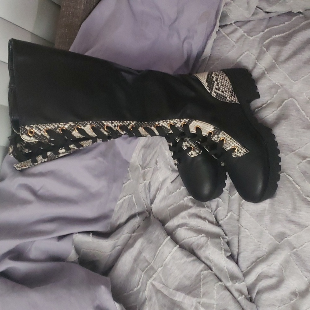 Knee high lace up combat boots booties lace up size 7 platform shoes goth punk 7